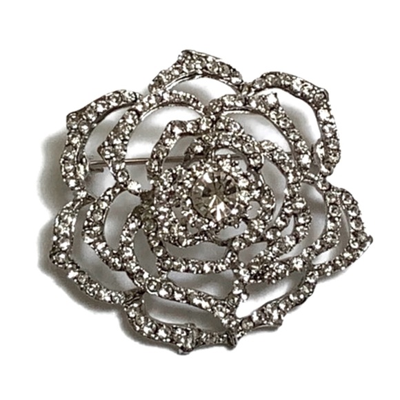 Jewelry - Silver Toned Rhinestone Flower Brooch